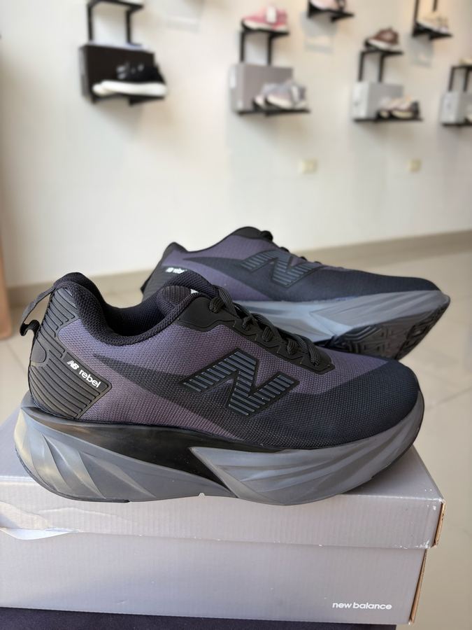 Tênis New Balance rebel v5 Preto/Grafite